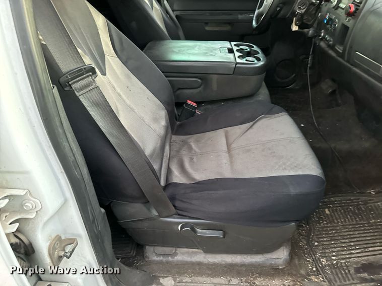 image for item MT9020 2012 Chevrolet Silverado 1500 Crew Cab pickup truck