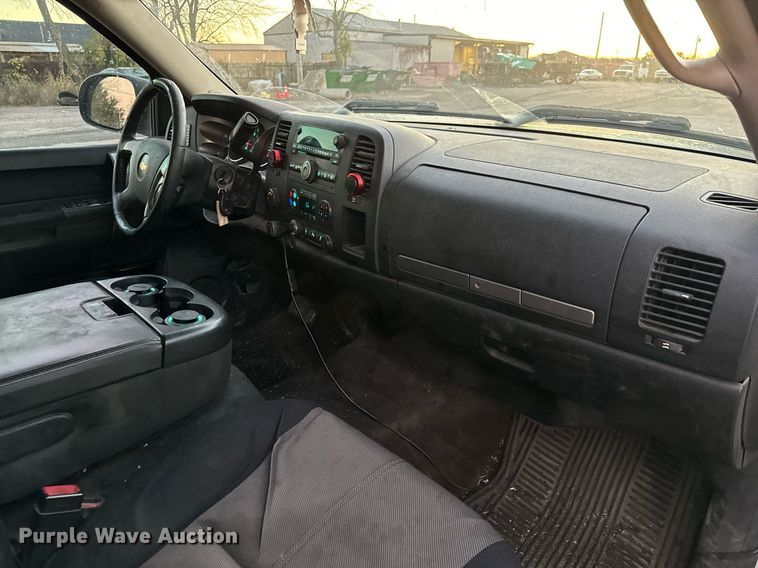 image for item MT9020 2012 Chevrolet Silverado 1500 Crew Cab pickup truck