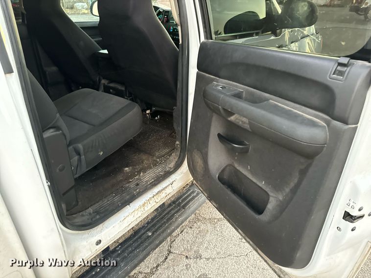 image for item MT9020 2012 Chevrolet Silverado 1500 Crew Cab pickup truck