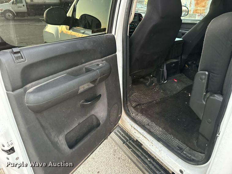 image for item MT9020 2012 Chevrolet Silverado 1500 Crew Cab pickup truck