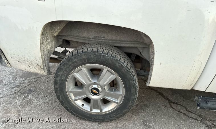 image for item MT9020 2012 Chevrolet Silverado 1500 Crew Cab pickup truck