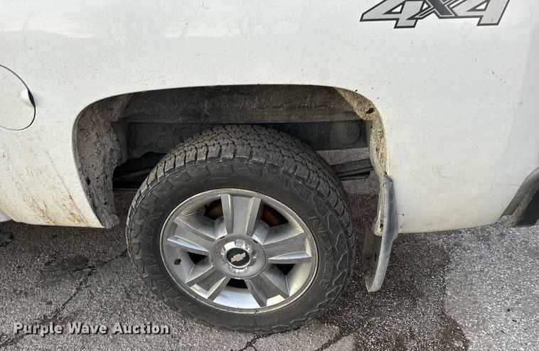 image for item MT9020 2012 Chevrolet Silverado 1500 Crew Cab pickup truck