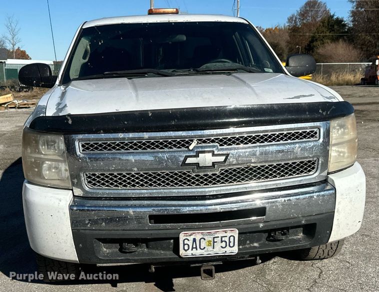 image for item MT9021 2010 Chevrolet Silverado 1500 Crew Cab pickup truck