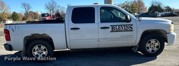 image for item MT9021 2010 Chevrolet Silverado 1500 Crew Cab pickup truck
