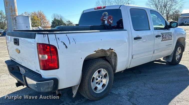 image for item MT9021 2010 Chevrolet Silverado 1500 Crew Cab pickup truck