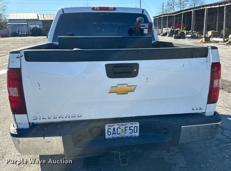 image for item MT9021 2010 Chevrolet Silverado 1500 Crew Cab pickup truck