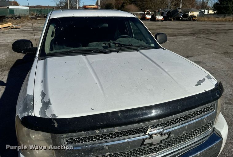 image for item MT9021 2010 Chevrolet Silverado 1500 Crew Cab pickup truck