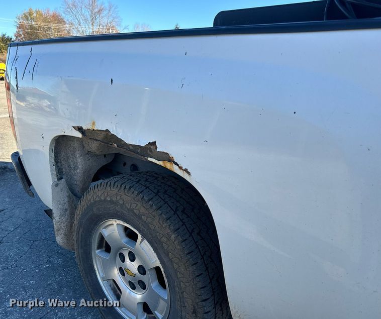 image for item MT9021 2010 Chevrolet Silverado 1500 Crew Cab pickup truck