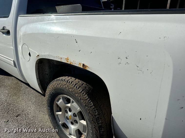 image for item MT9021 2010 Chevrolet Silverado 1500 Crew Cab pickup truck