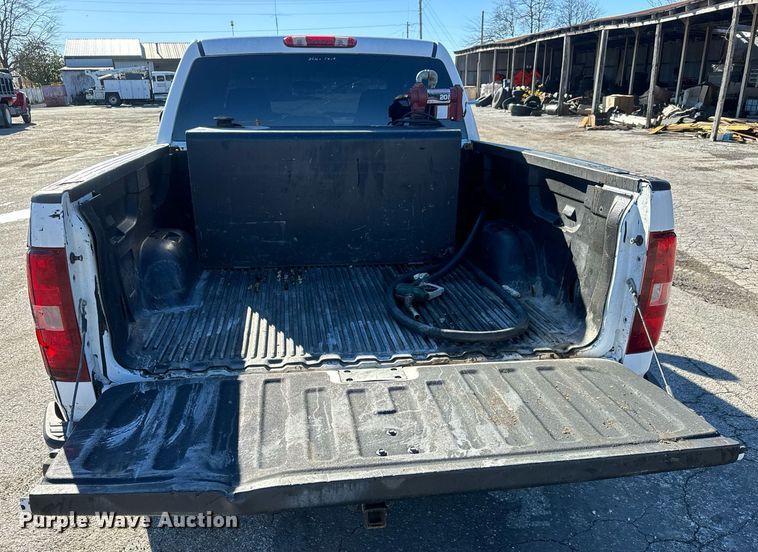 image for item MT9021 2010 Chevrolet Silverado 1500 Crew Cab pickup truck