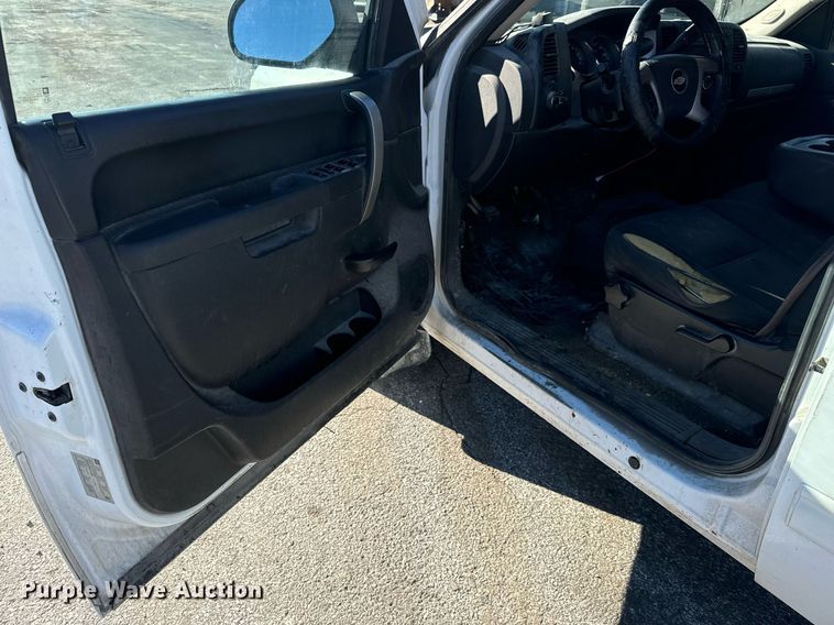 image for item MT9021 2010 Chevrolet Silverado 1500 Crew Cab pickup truck