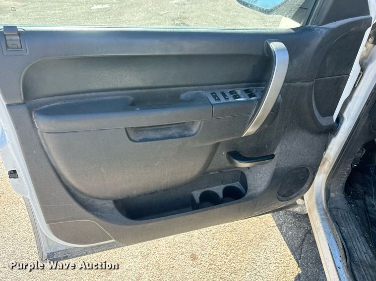 image for item MT9021 2010 Chevrolet Silverado 1500 Crew Cab pickup truck