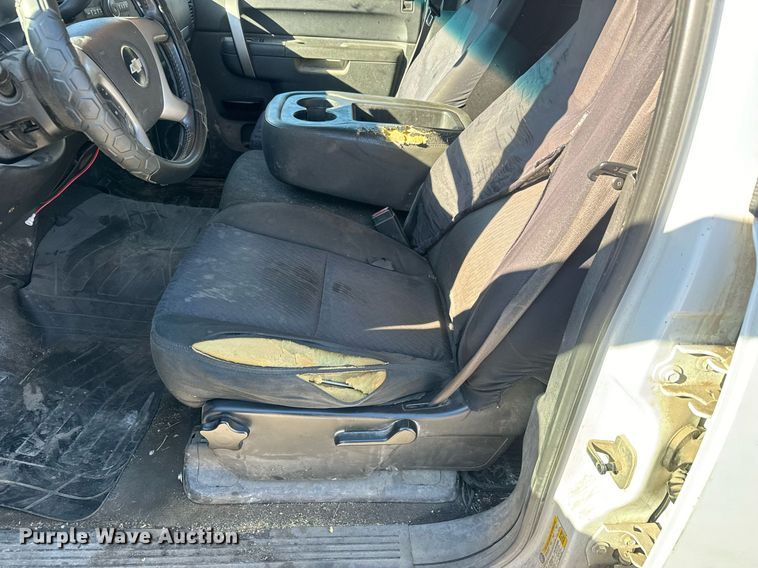 image for item MT9021 2010 Chevrolet Silverado 1500 Crew Cab pickup truck