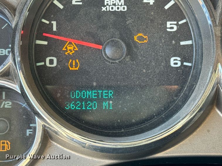 image for item MT9021 2010 Chevrolet Silverado 1500 Crew Cab pickup truck