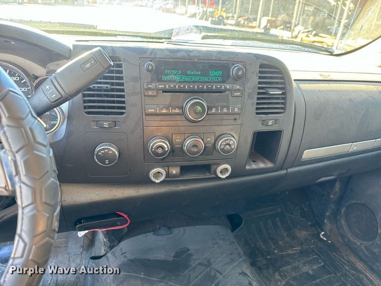 image for item MT9021 2010 Chevrolet Silverado 1500 Crew Cab pickup truck