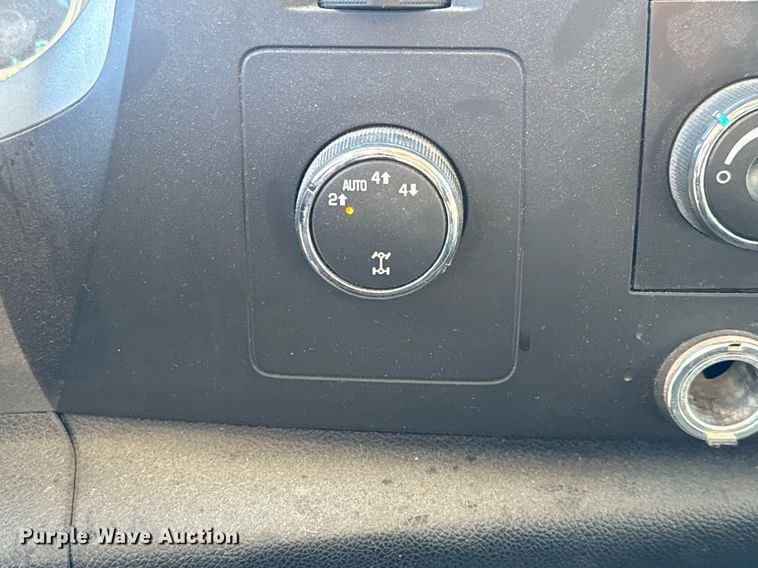 image for item MT9021 2010 Chevrolet Silverado 1500 Crew Cab pickup truck