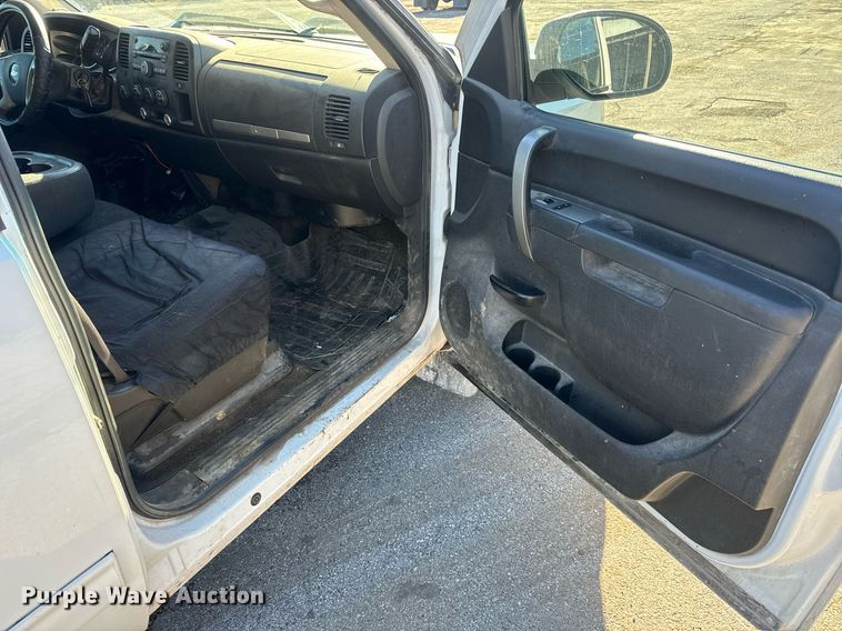 image for item MT9021 2010 Chevrolet Silverado 1500 Crew Cab pickup truck