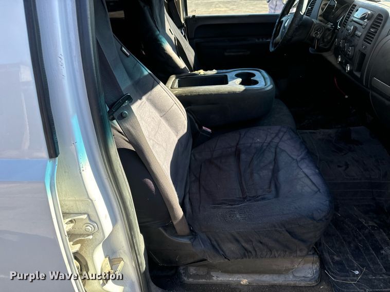 image for item MT9021 2010 Chevrolet Silverado 1500 Crew Cab pickup truck