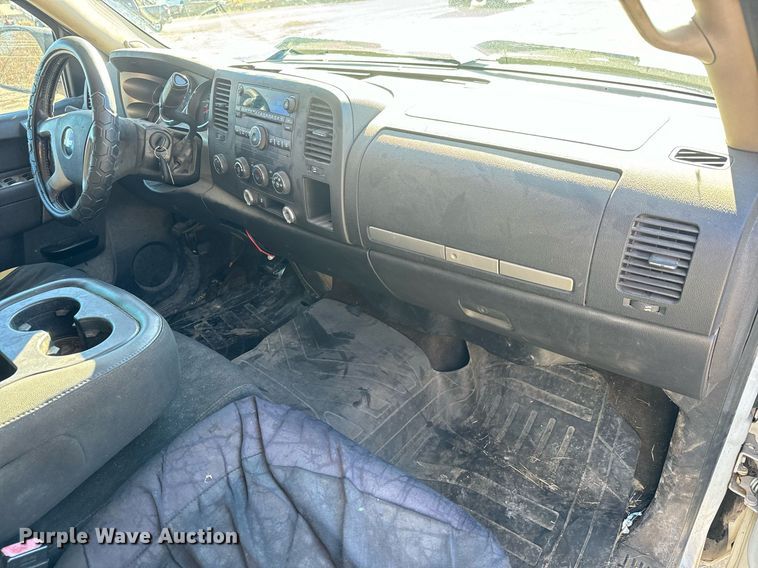 image for item MT9021 2010 Chevrolet Silverado 1500 Crew Cab pickup truck