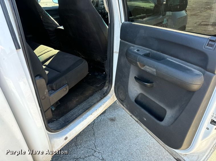 image for item MT9021 2010 Chevrolet Silverado 1500 Crew Cab pickup truck