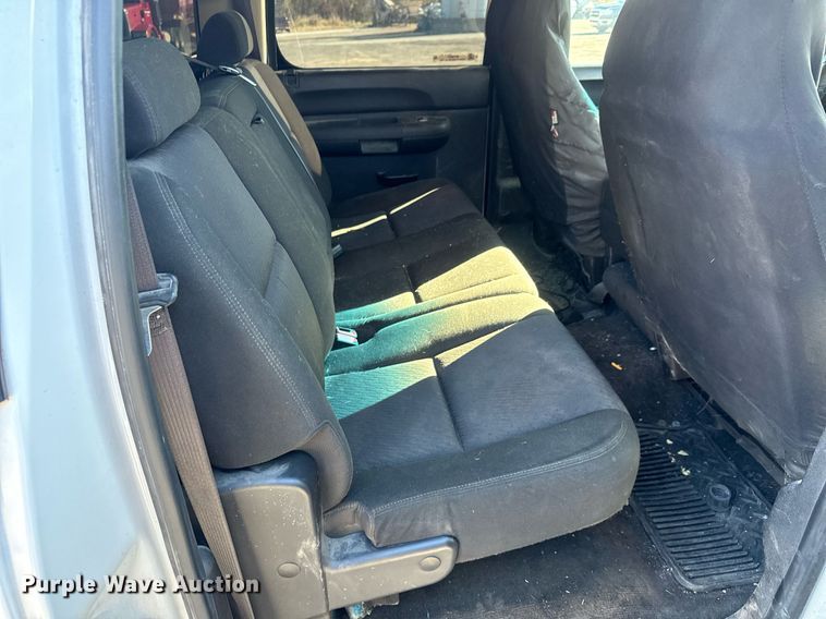 image for item MT9021 2010 Chevrolet Silverado 1500 Crew Cab pickup truck