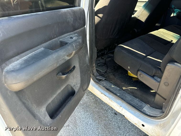 image for item MT9021 2010 Chevrolet Silverado 1500 Crew Cab pickup truck