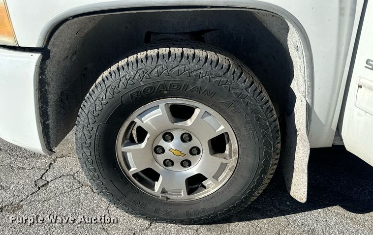 image for item MT9021 2010 Chevrolet Silverado 1500 Crew Cab pickup truck