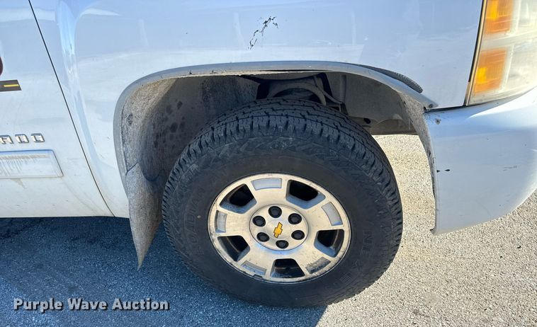 image for item MT9021 2010 Chevrolet Silverado 1500 Crew Cab pickup truck