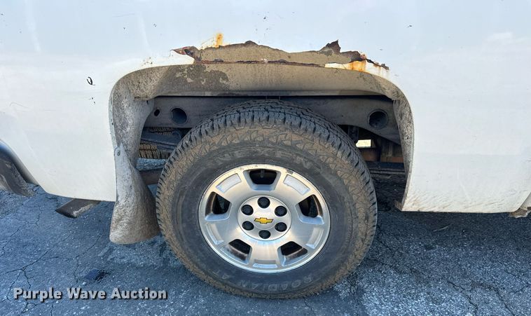 image for item MT9021 2010 Chevrolet Silverado 1500 Crew Cab pickup truck