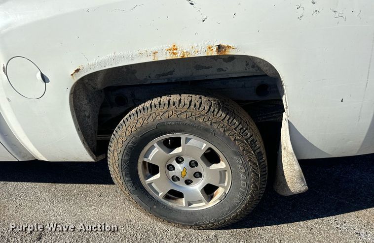 image for item MT9021 2010 Chevrolet Silverado 1500 Crew Cab pickup truck