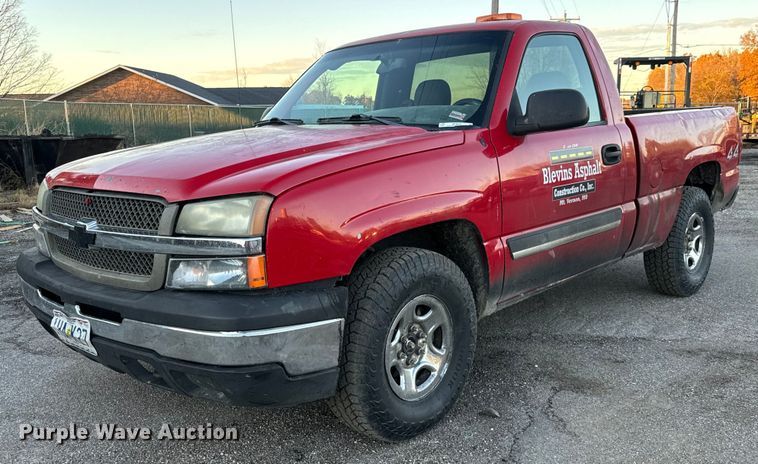 image for item MT9022 2004 Chevrolet Silverado 1500 pickup truck