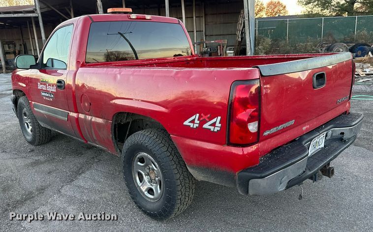 image for item MT9022 2004 Chevrolet Silverado 1500 pickup truck