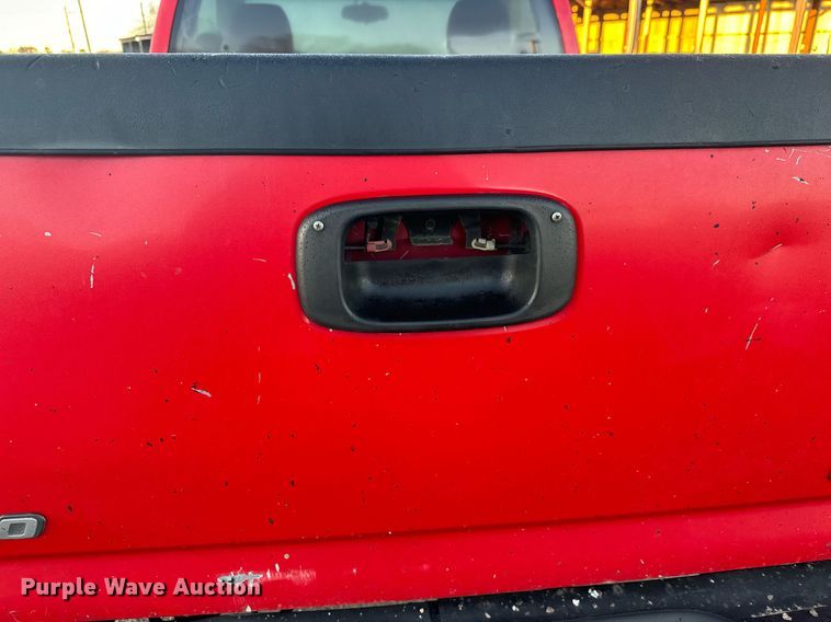 image for item MT9022 2004 Chevrolet Silverado 1500 pickup truck