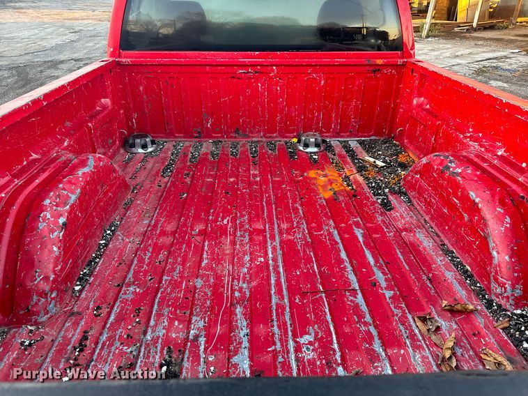 image for item MT9022 2004 Chevrolet Silverado 1500 pickup truck