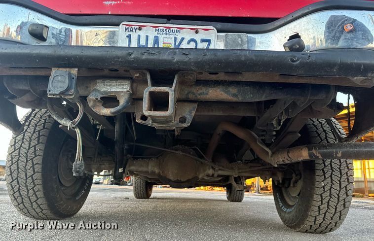 image for item MT9022 2004 Chevrolet Silverado 1500 pickup truck