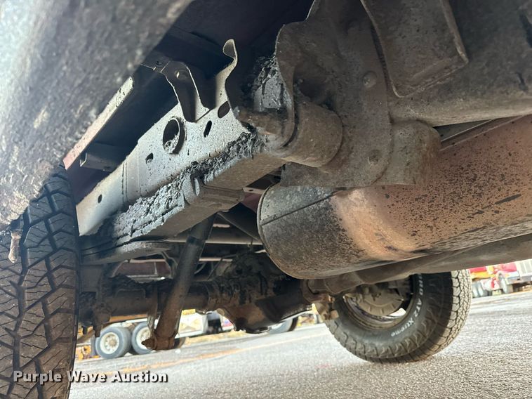 image for item MT9022 2004 Chevrolet Silverado 1500 pickup truck