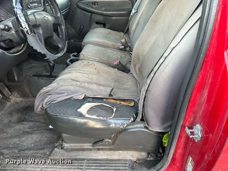 image for item MT9022 2004 Chevrolet Silverado 1500 pickup truck