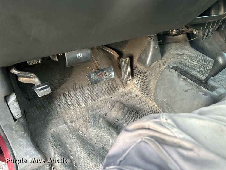 image for item MT9022 2004 Chevrolet Silverado 1500 pickup truck