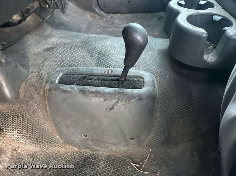 image for item MT9022 2004 Chevrolet Silverado 1500 pickup truck