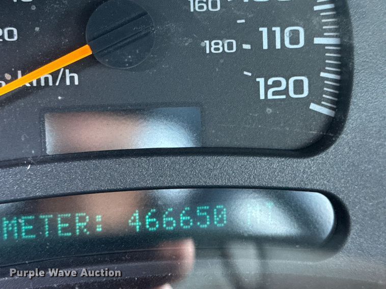 image for item MT9022 2004 Chevrolet Silverado 1500 pickup truck