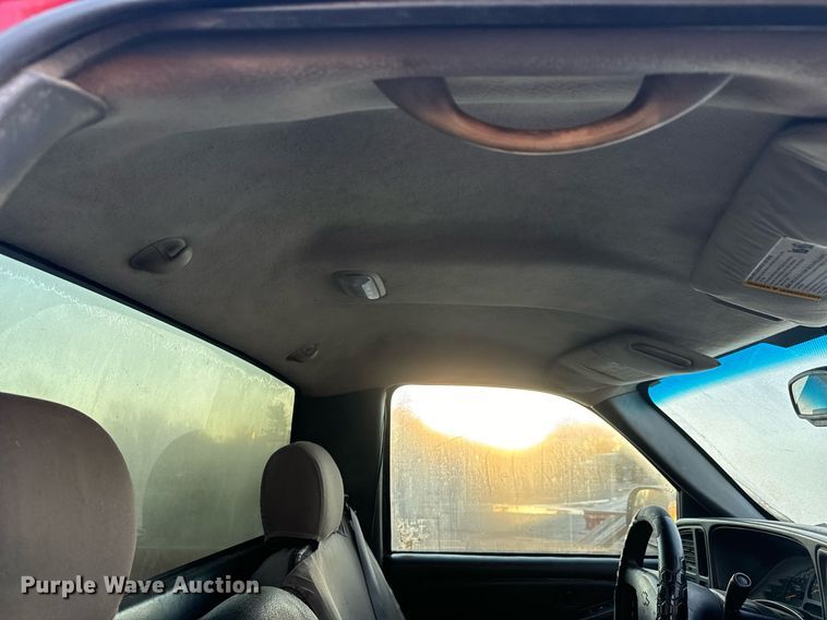 image for item MT9022 2004 Chevrolet Silverado 1500 pickup truck