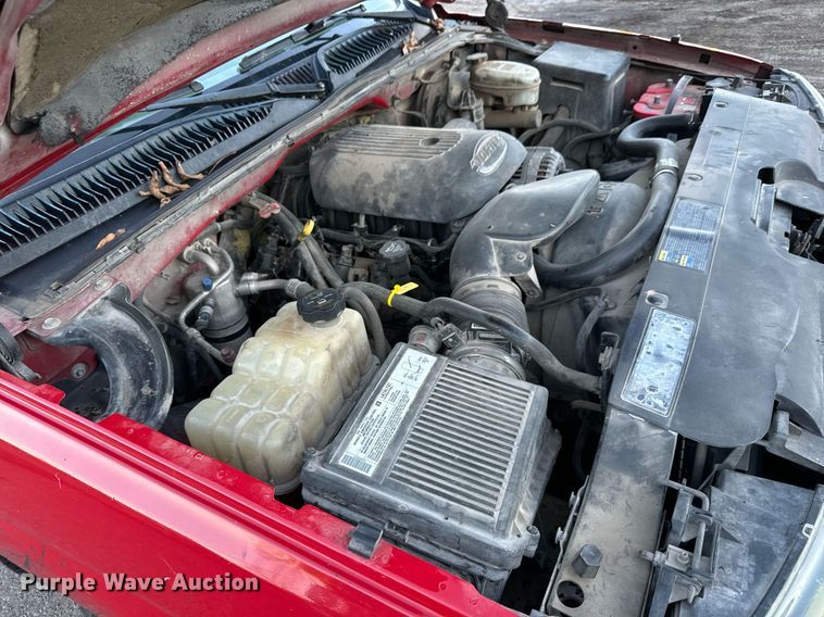 image for item MT9022 2004 Chevrolet Silverado 1500 pickup truck