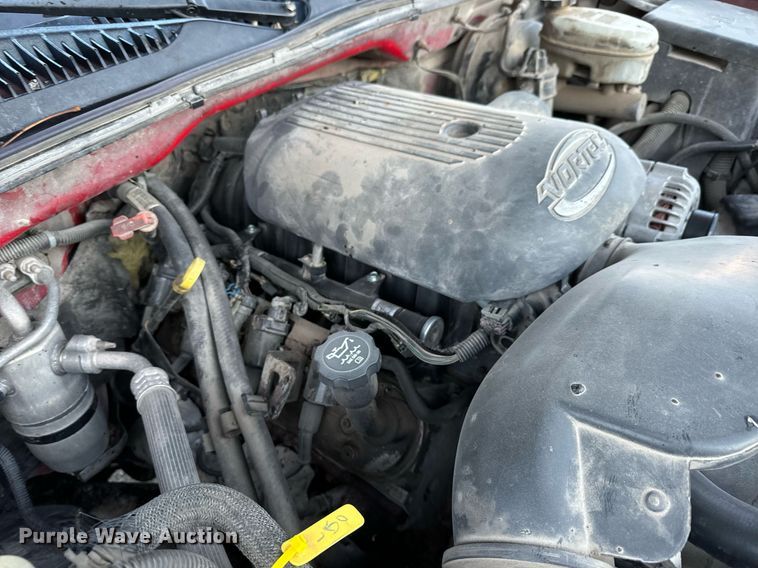 image for item MT9022 2004 Chevrolet Silverado 1500 pickup truck