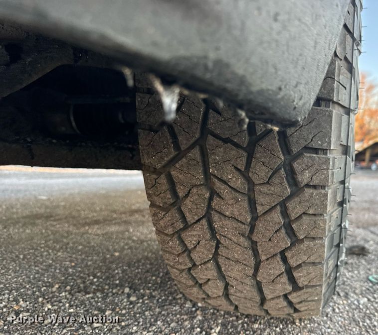 image for item MT9022 2004 Chevrolet Silverado 1500 pickup truck