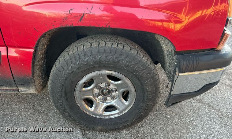 image for item MT9022 2004 Chevrolet Silverado 1500 pickup truck