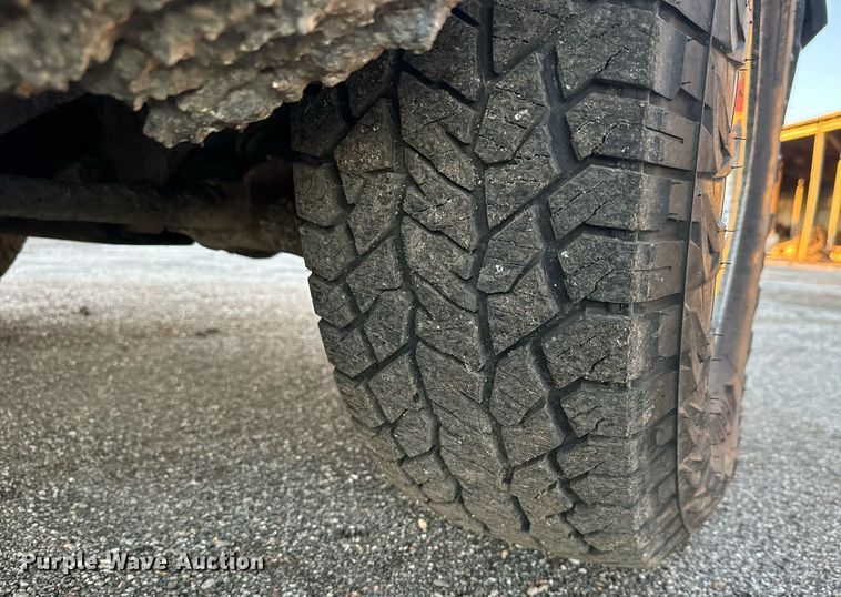 image for item MT9022 2004 Chevrolet Silverado 1500 pickup truck