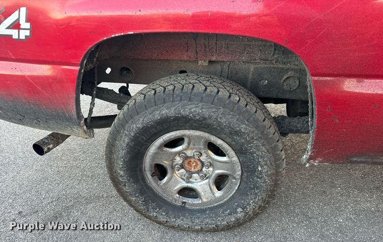 image for item MT9022 2004 Chevrolet Silverado 1500 pickup truck