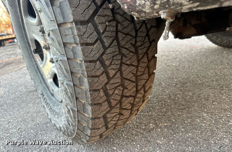 image for item MT9022 2004 Chevrolet Silverado 1500 pickup truck