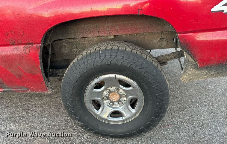 image for item MT9022 2004 Chevrolet Silverado 1500 pickup truck