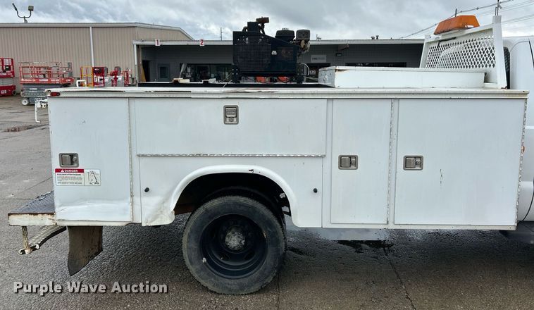 image for item NJ9563 2012 Ford F550 Super Duty XL utility / service truck